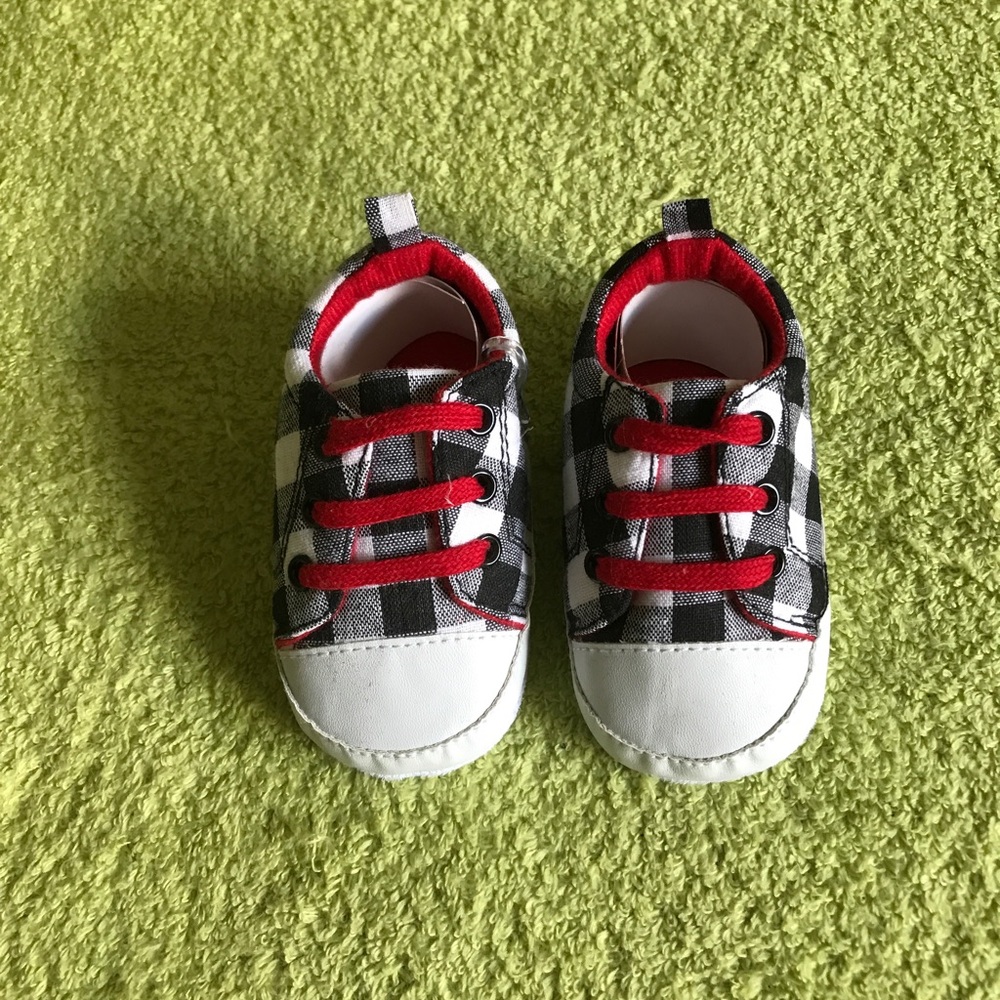 New Little Treasure Boys 12-18 month soft Checkered Shoes
